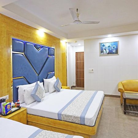 Hotel Preet Palace -5 Mints Walk From Nizamuddin Railway Station New Delhi Bagian luar foto