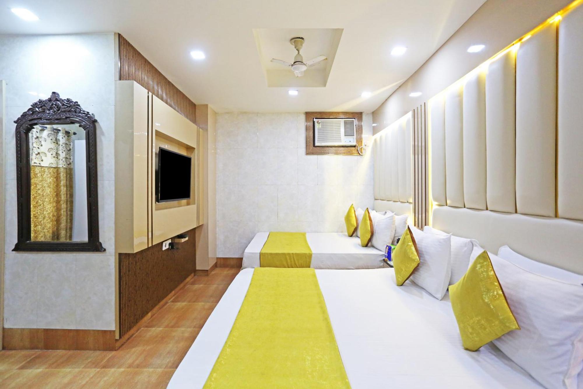 Hotel Preet Palace -5 Mints Walk From Nizamuddin Railway Station New Delhi Bagian luar foto