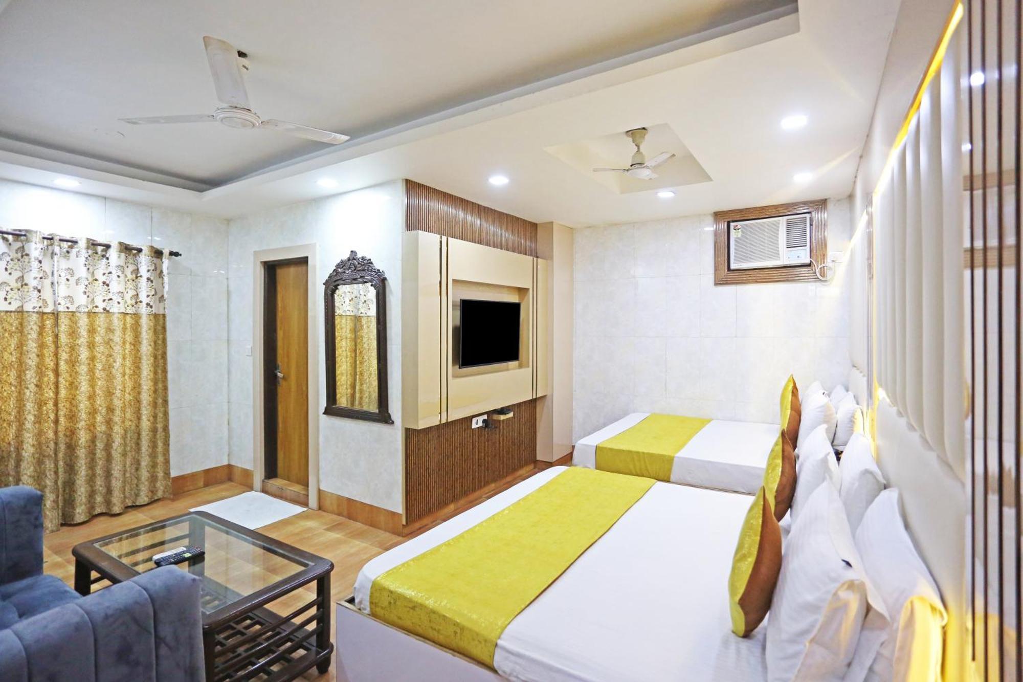 Hotel Preet Palace -5 Mints Walk From Nizamuddin Railway Station New Delhi Bagian luar foto
