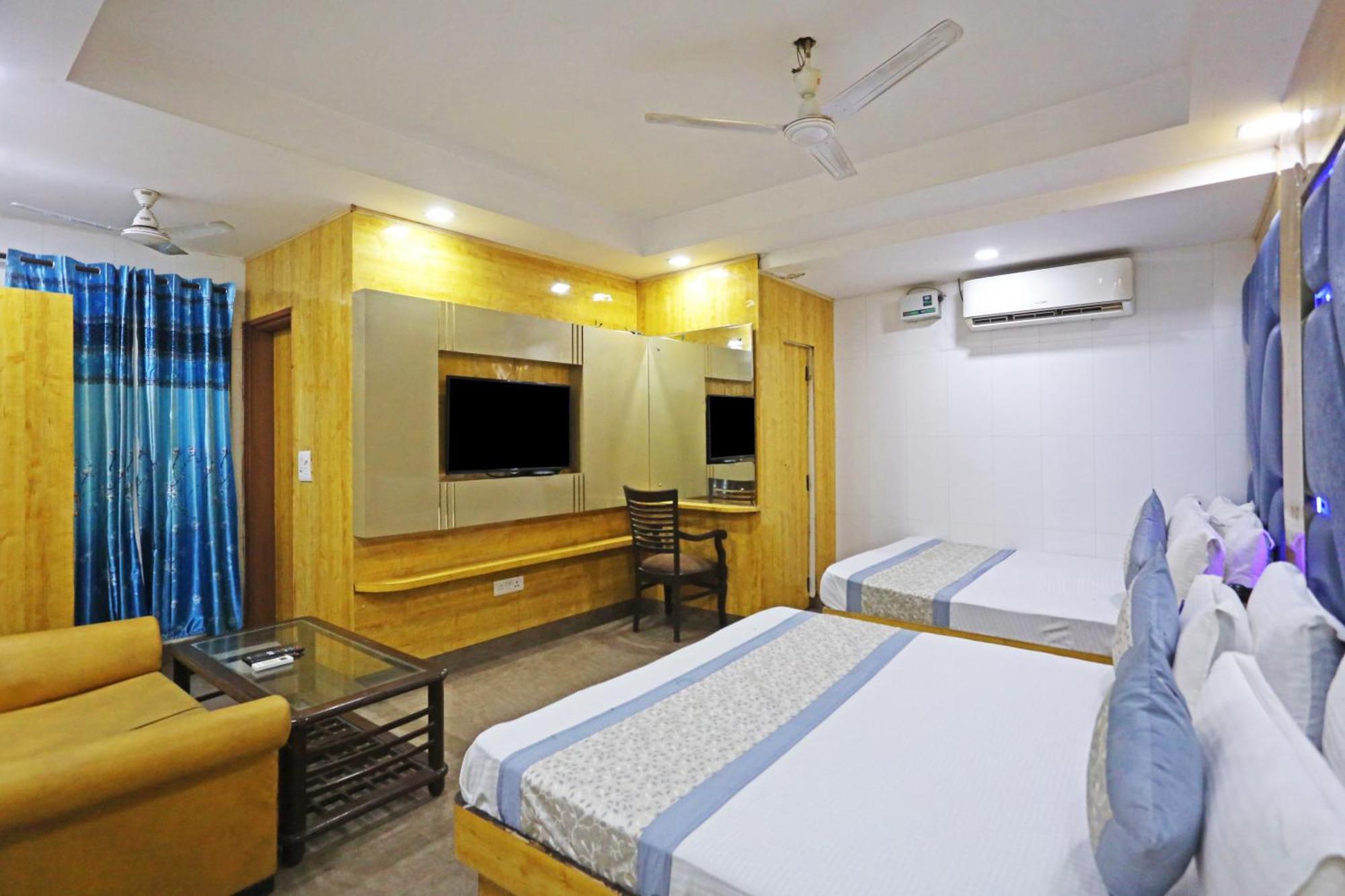 Hotel Preet Palace -5 Mints Walk From Nizamuddin Railway Station New Delhi Bagian luar foto
