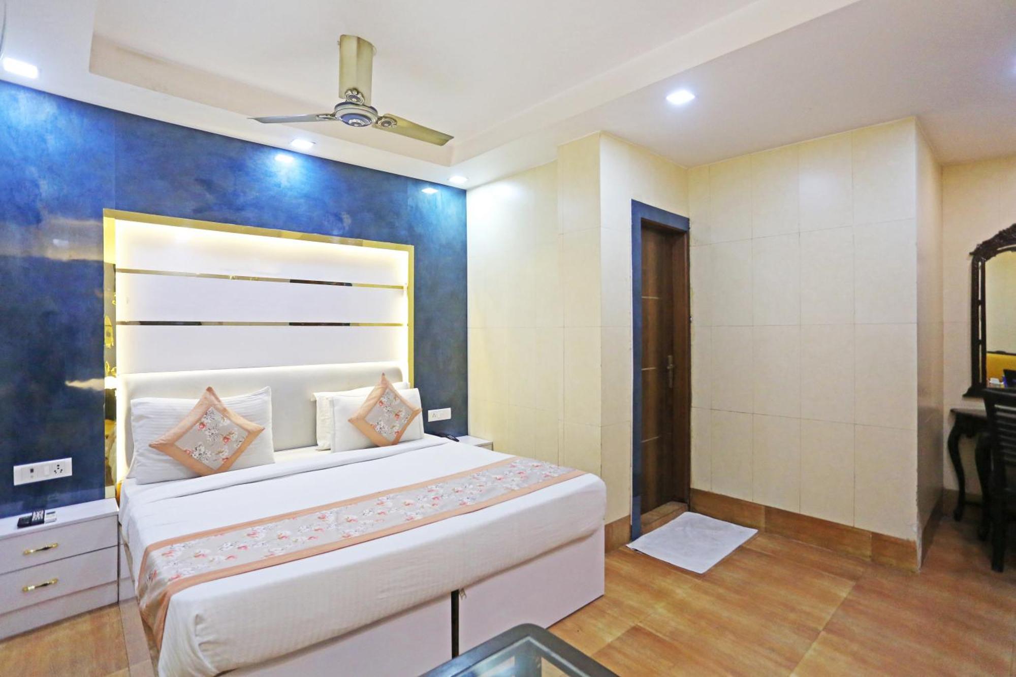 Hotel Preet Palace -5 Mints Walk From Nizamuddin Railway Station New Delhi Bagian luar foto