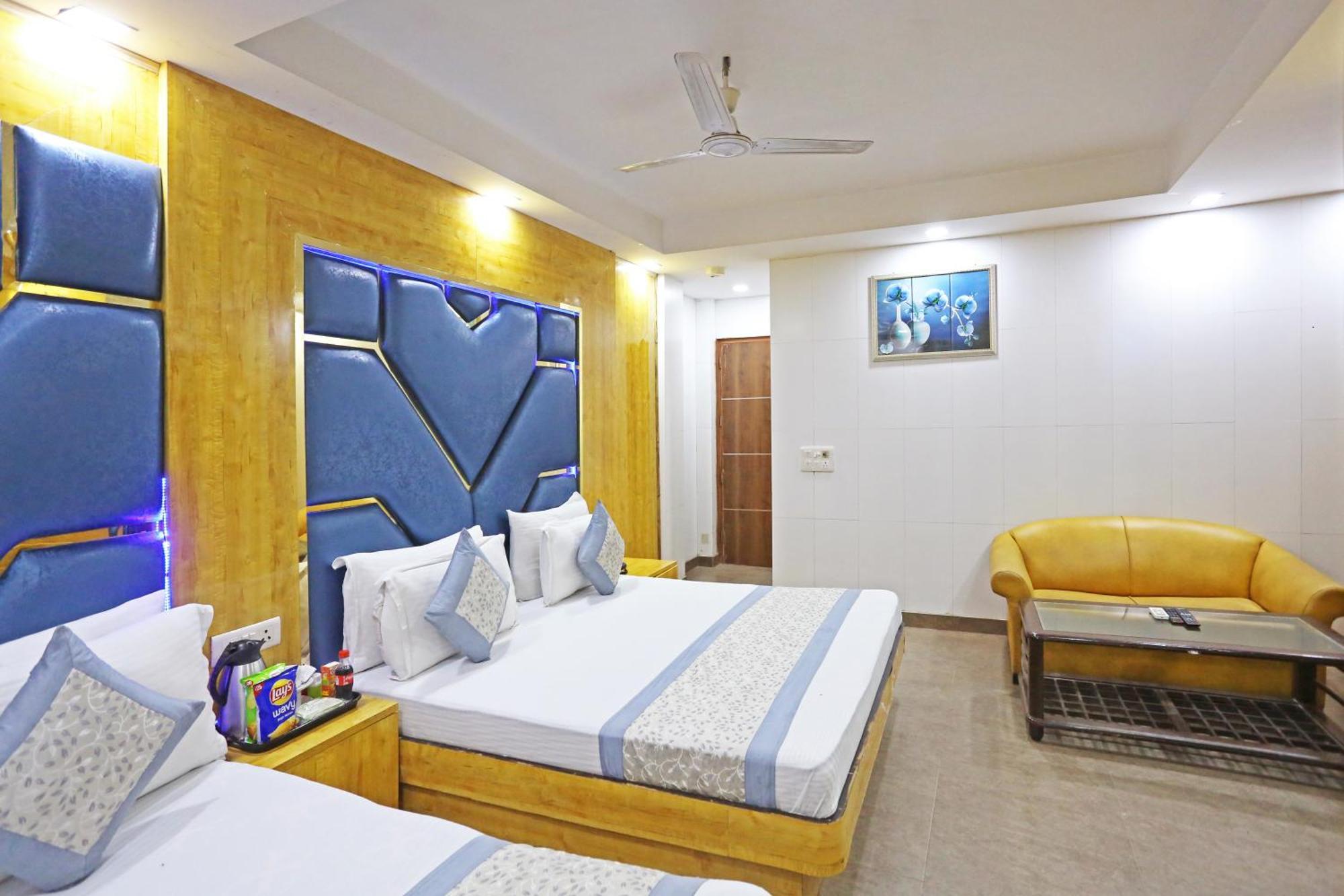 Hotel Preet Palace -5 Mints Walk From Nizamuddin Railway Station New Delhi Bagian luar foto