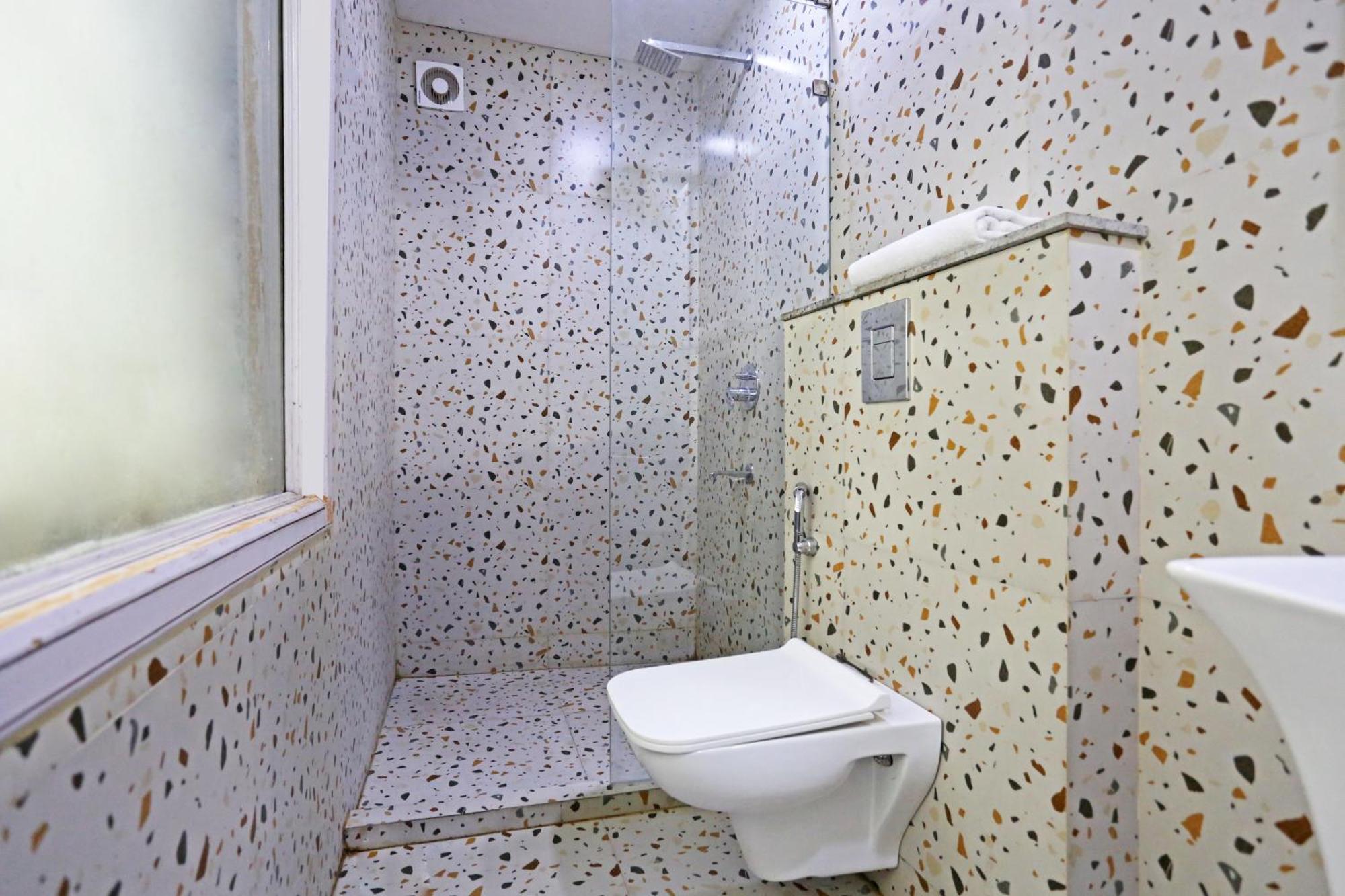 Hotel Preet Palace -5 Mints Walk From Nizamuddin Railway Station New Delhi Bagian luar foto
