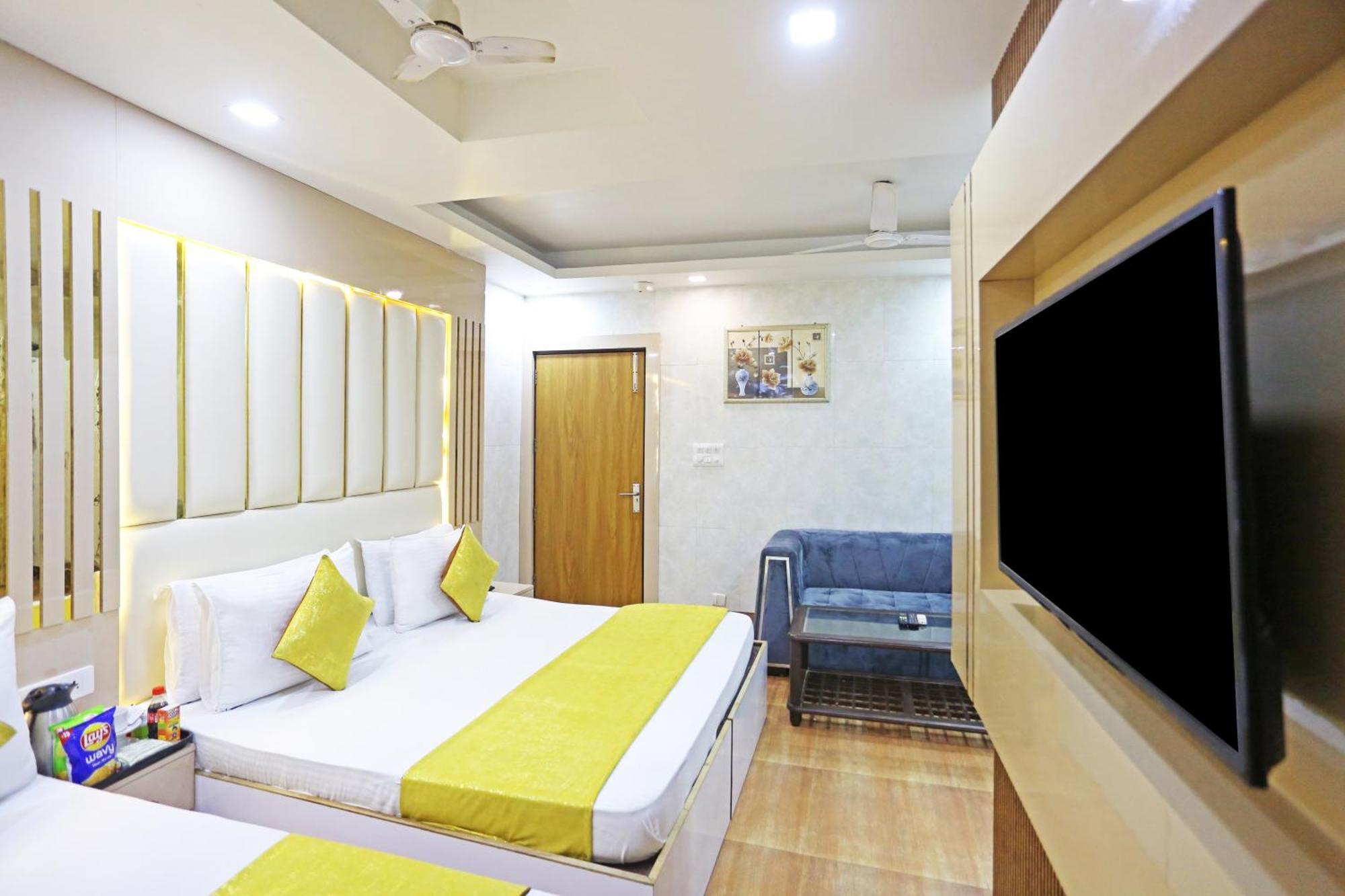 Hotel Preet Palace -5 Mints Walk From Nizamuddin Railway Station New Delhi Bagian luar foto