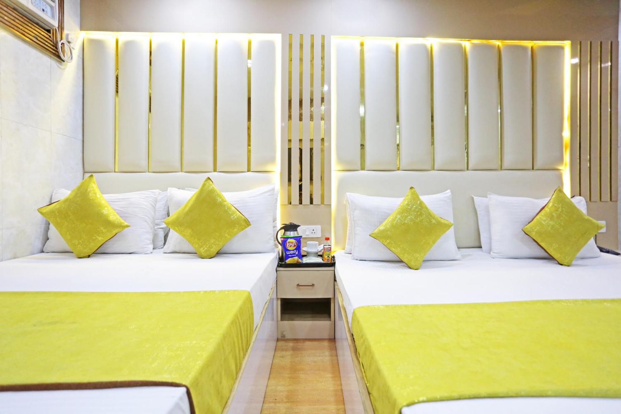 Hotel Preet Palace -5 Mints Walk From Nizamuddin Railway Station New Delhi Bagian luar foto