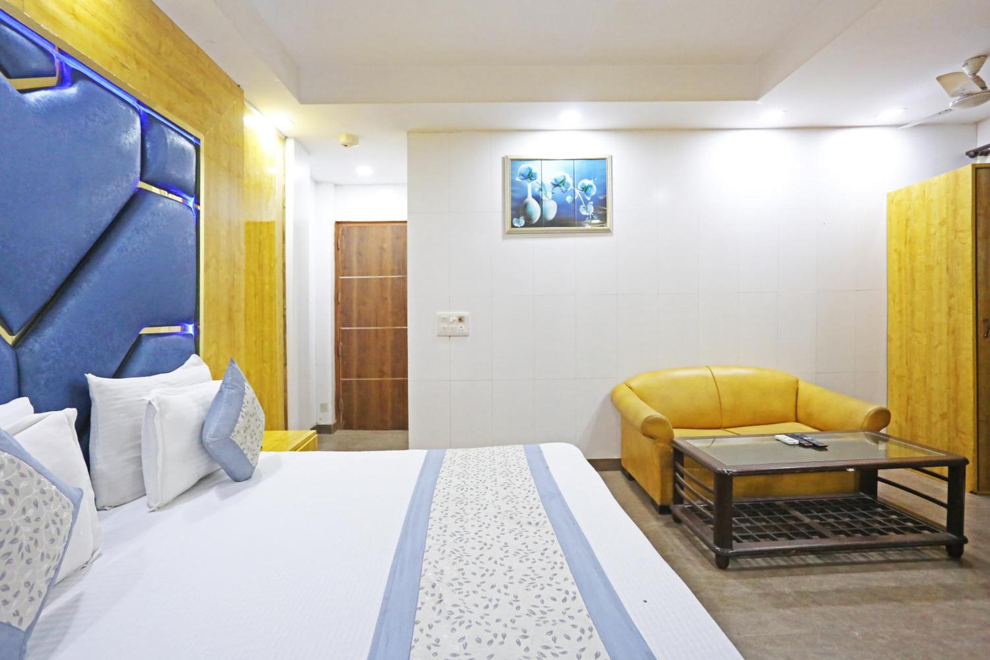 Hotel Preet Palace -5 Mints Walk From Nizamuddin Railway Station New Delhi Bagian luar foto