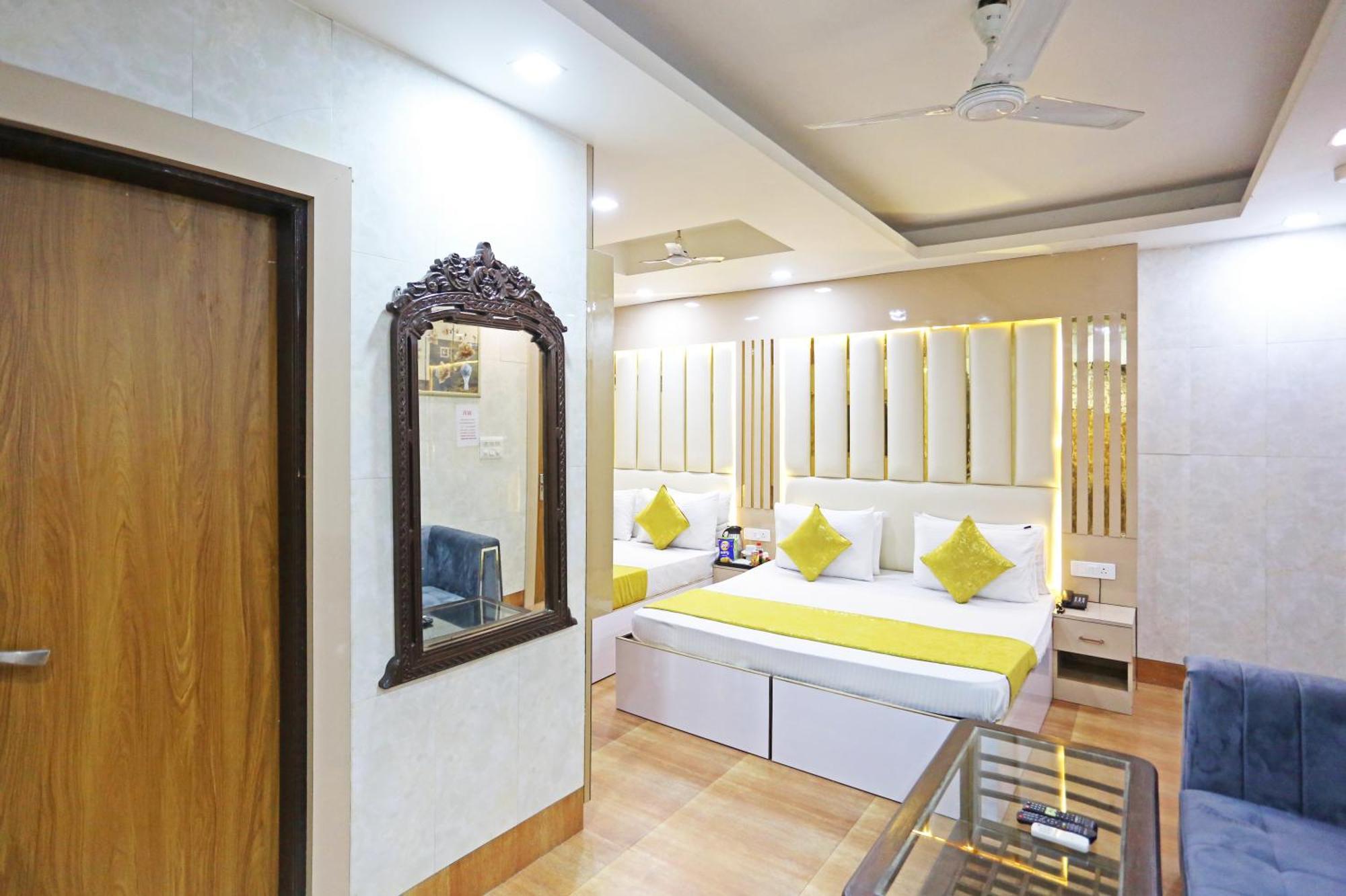 Hotel Preet Palace -5 Mints Walk From Nizamuddin Railway Station New Delhi Bagian luar foto
