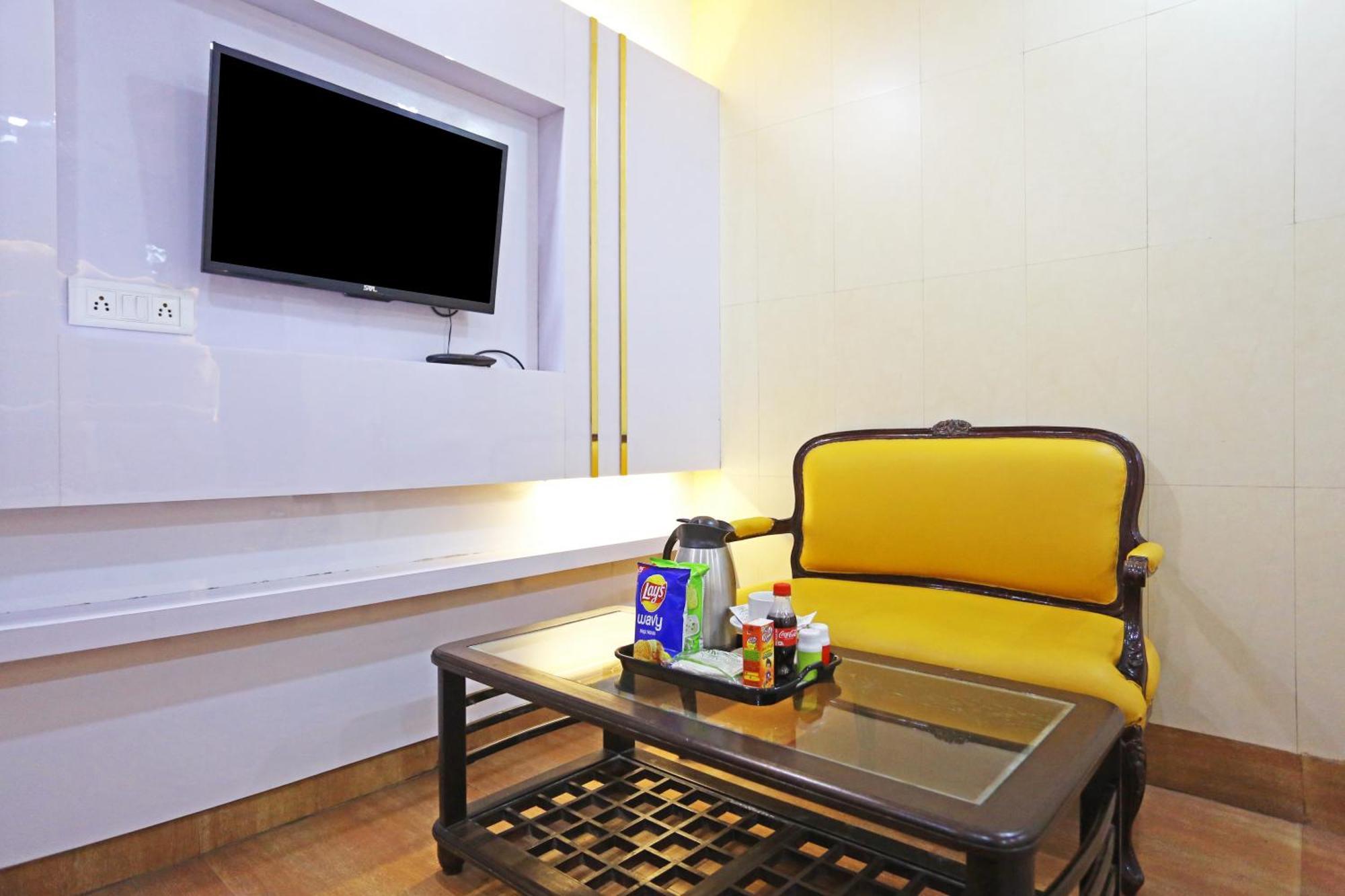 Hotel Preet Palace -5 Mints Walk From Nizamuddin Railway Station New Delhi Bagian luar foto