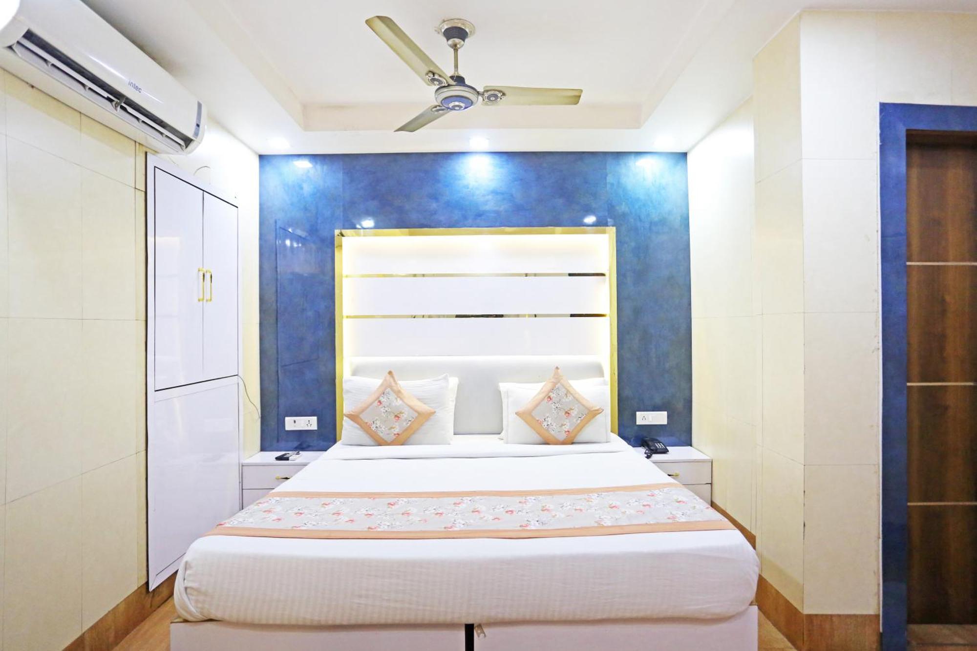 Hotel Preet Palace -5 Mints Walk From Nizamuddin Railway Station New Delhi Bagian luar foto