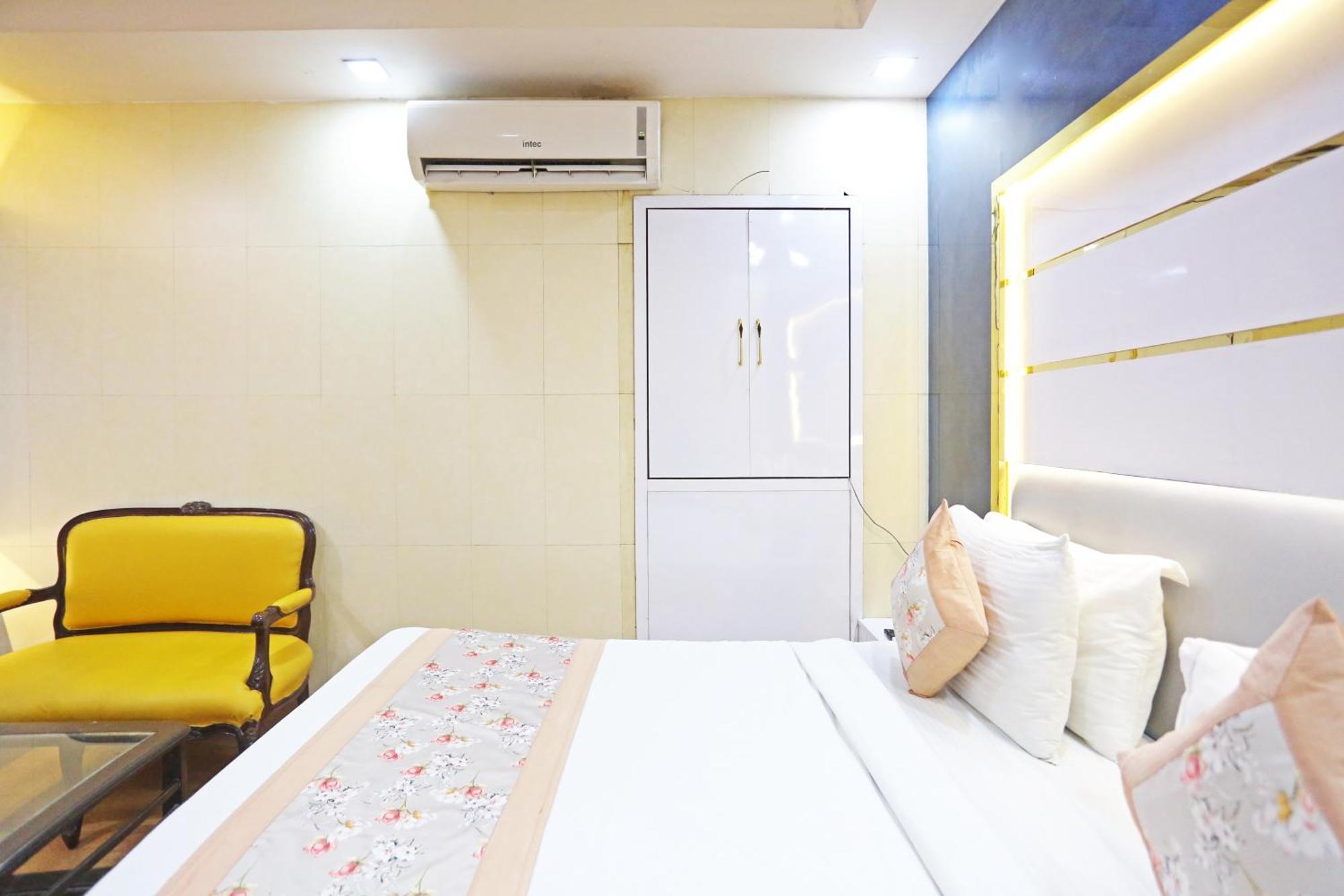 Hotel Preet Palace -5 Mints Walk From Nizamuddin Railway Station New Delhi Bagian luar foto