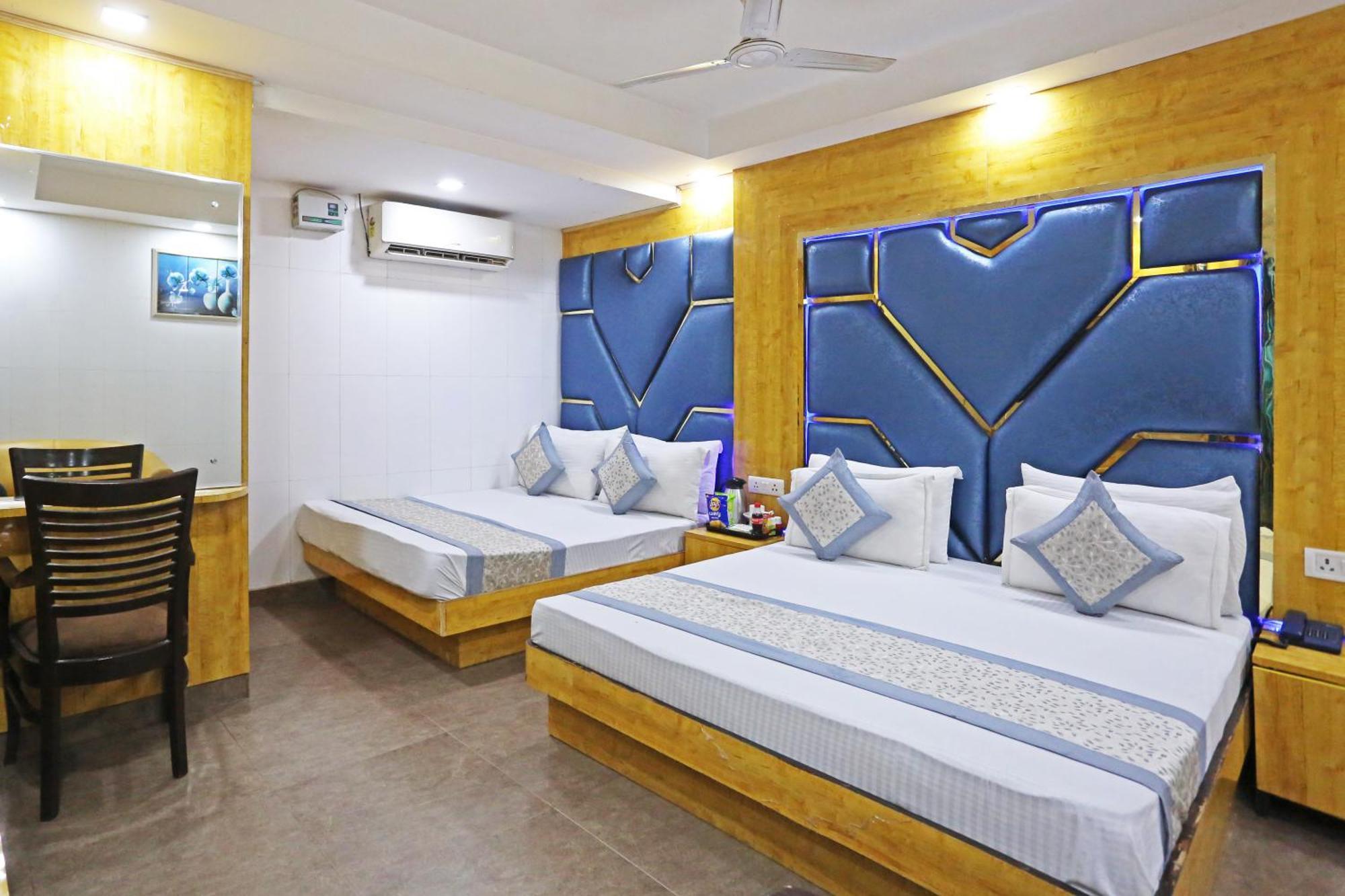 Hotel Preet Palace -5 Mints Walk From Nizamuddin Railway Station New Delhi Bagian luar foto