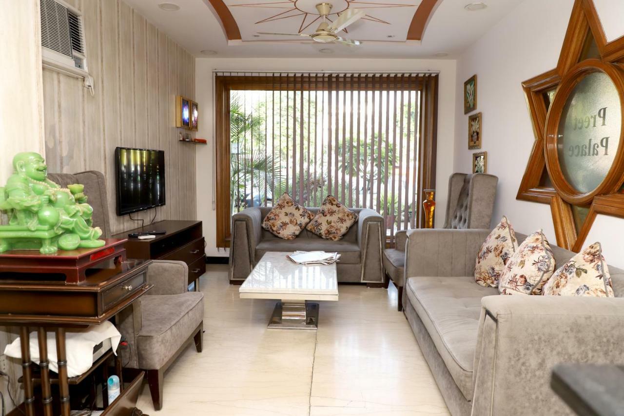 Hotel Preet Palace -5 Mints Walk From Nizamuddin Railway Station New Delhi Bagian luar foto